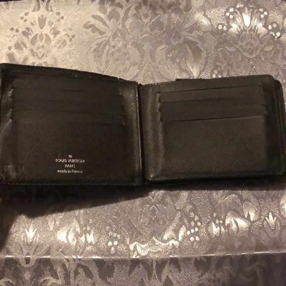 Black Louis Vuitton Wallet - Picture 2 of 11